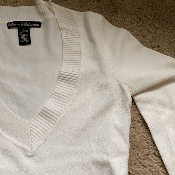 Urban Behavior V Neck Sweater - Picture 3 of 4